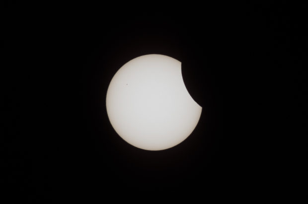 <strong>Mondeintritt, Sonnenfleck links oben</strong><br>Foto: Matthias Kullik