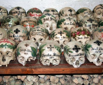 Beinhaus in der Michaelskapelle zu Hallstatt (Foto: Norbert Sand)